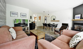 Condo 203 33 Chemin du Hameau by Les Chalets Alpins Stoneham